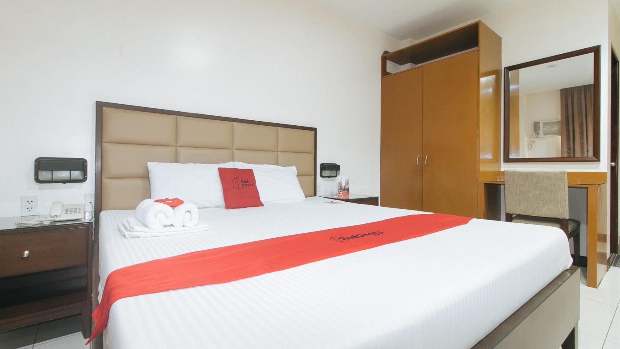 Reddoorz Near Angeles University Foundation Экстерьер фото